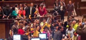 El 3 de diciembre de 2015, la Asamblea Nacional aprob&oacute; el paquete de enmiendas con 100 votos a favor, 8 en contra y 1 abstenci&oacute;n.