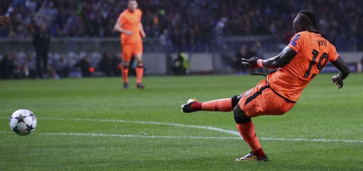 Liverpool golea al Oporto y ya divisa los cuartos de Champions