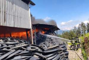 Incendio estructural de gran magnitud se registra en Itulcachi, en Pifo