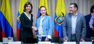 Las cancilleres de Colombia, Mar&iacute;a &Aacute;ngela Holgu&iacute;n (i) y de Ecuador, Mar&iacute;a Fernanda Espinosa (centro), se reunieron en Pereira.