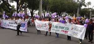 Diversas entidades realizaron una marcha esta ma&ntilde;ana en Guayaquil por el D&iacute;a de la Mujer.