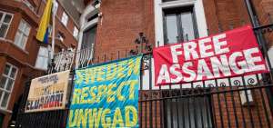 Assange, de 45 a&ntilde;os, fue interrogado entre lunes y martes en la sede diplom&aacute;tica.