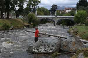 El nivel del r&iacute;o Tomebamba ha mejorado tras los espor&aacute;dicos chubascos del fin de semana. Foto: Fernando Machado / El Tel&eacute;grafo