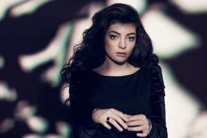 La cantautora neozalandesa Lorde rinde homenaje en disco al Dalai Lama en disco. Foto internet