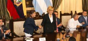 GUAYAQUIL.- La ministra de Gobierno, Mar&iacute;a Paula Romo, y la alcaldesa de la ciudad, Cynthia Viteri, sellaron el acuerdo de cooperaci&oacute;n.