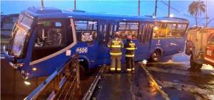Cinco accidentes de tr&aacute;nsito se registraron en un amanecer lluvioso en Quito