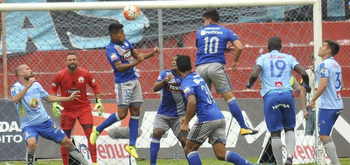Macar&aacute; fue m&aacute;s ofensivo y puso en aprietos a la defensa de Emelec, que no reaccion&oacute; y vio caer su valla.