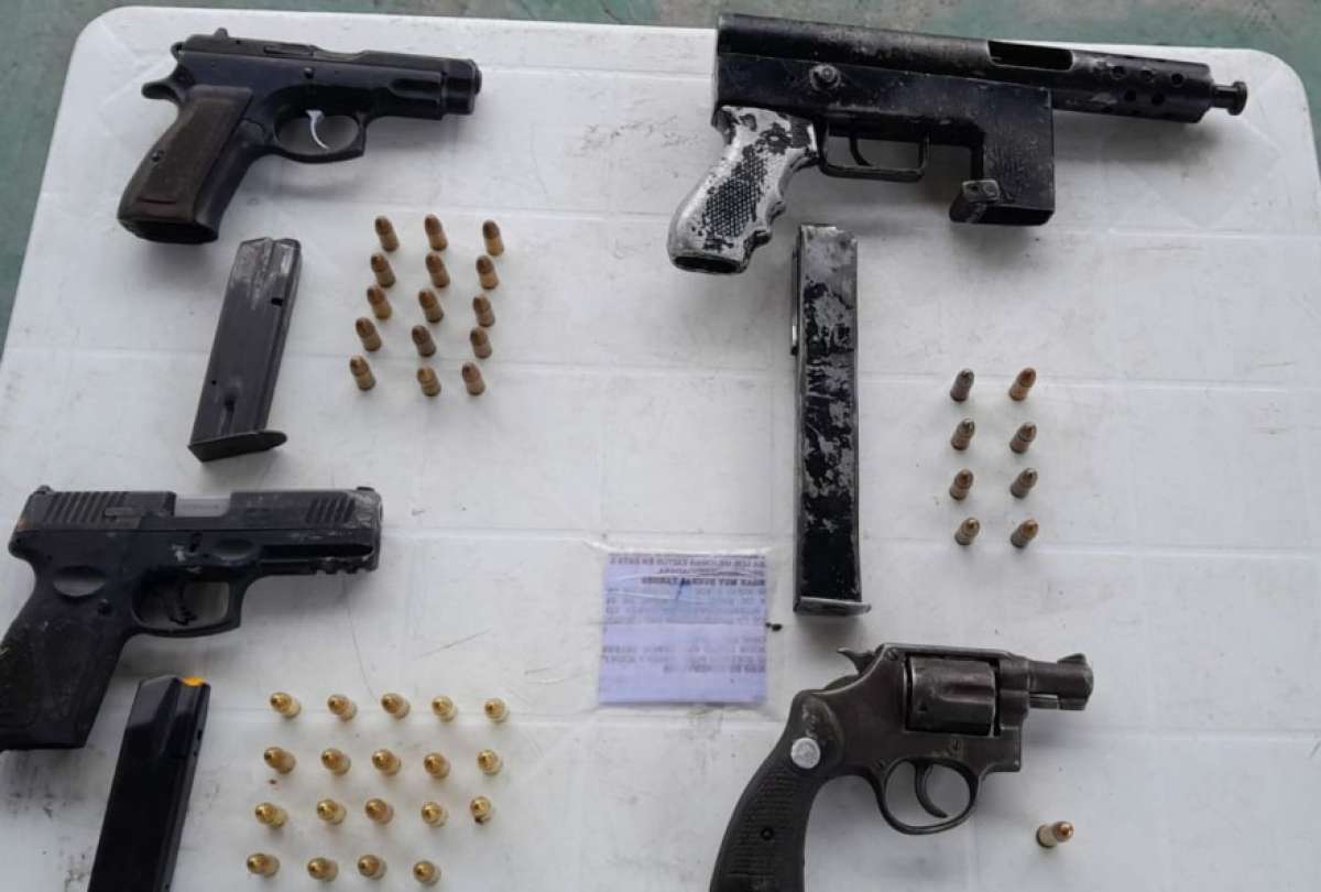 Durante el operativo se decomisaron armas de fuego. 