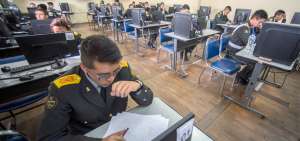 Los inscritos para rendir el examen Ser Bachiller no podr&aacute;n usar ning&uacute;n dispositivo o aud&iacute;fonos. Solo se permite el ingreso de hojas de papel bond.