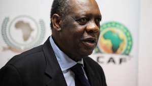 Hayatou record&oacute; que el comit&eacute; ejecutivo de la CAF hab&iacute;a lanzado en septiembre de 2014 una "moci&oacute;n de apoyo a la candidatura" de Blatter. Foto: Internet