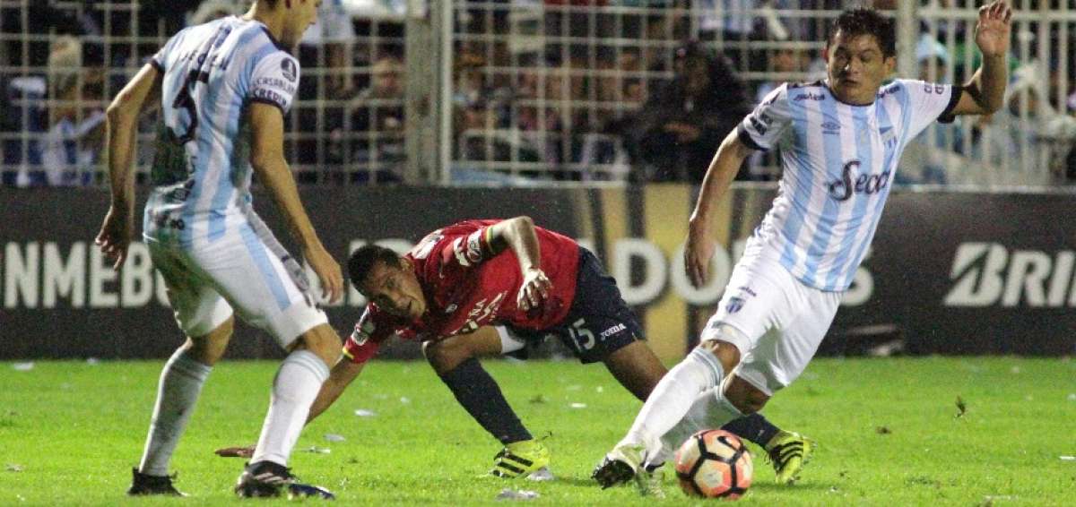 Tucum&aacute;n consigue primer triunfo al vencer 2-1 a boliviano Wilstermann