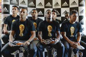 Siete seleccionados ecuatorianos recibieron indumentaria de Adidas, que la utilizar&aacute;n durante el mundial de Brasil 2014. Foto: Miguel Jim&eacute;nez/ EL TEL&Eacute;GRAFO.