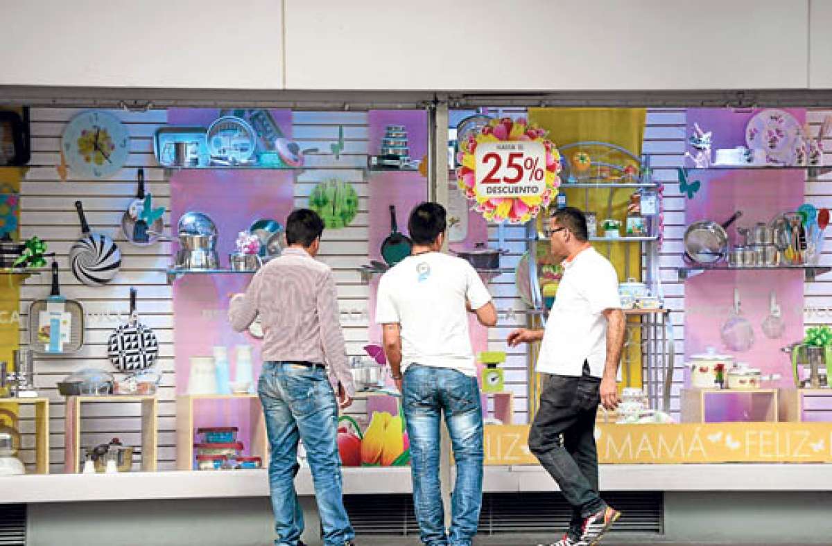 Este D&iacute;a de la Madre las promociones de regalos y servicios aumentan en los principales centros de comercio del pa&iacute;s. Foto: William Orellana.