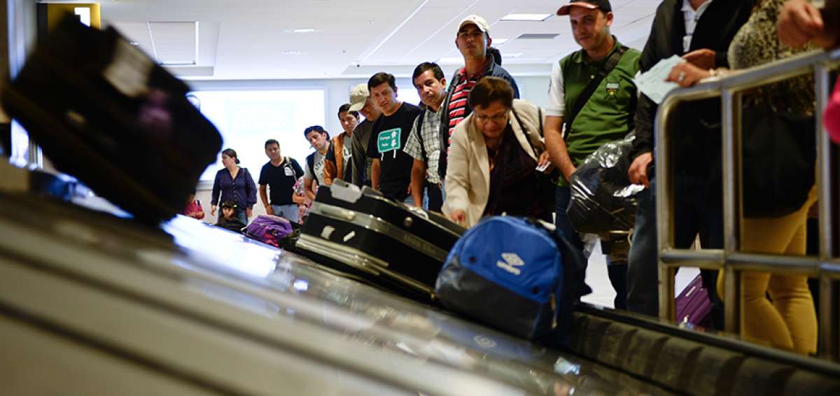 A trav&eacute;s de los aeropuertos, los viajeros pueden ingresar hasta tres litros de bebidas alcoh&oacute;licas.