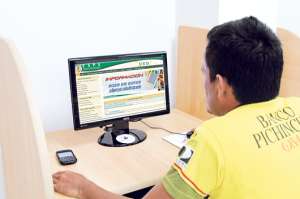 Desde los infocentros, que ser&aacute;n construidos dentro de los Centros de Rehabilitaci&oacute;n, los internos podr&aacute;n acceder a las plataformas de educaci&oacute;n a distancia. Foto: Internet