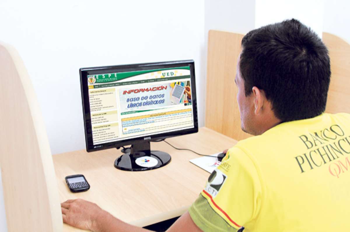 Desde los infocentros, que ser&aacute;n construidos dentro de los Centros de Rehabilitaci&oacute;n, los internos podr&aacute;n acceder a las plataformas de educaci&oacute;n a distancia. Foto: Internet