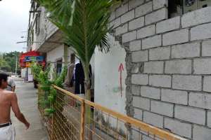 Los residentes de esta vivienda, en la Cooperativa Juan Pablo II, expresaron su preocupaci&oacute;n por el trayecto que tendr&iacute;a el viaducto. La casa est&aacute; pr&oacute;xima al sitio anunciado por las autoridades. Foto: William Orellana / El Tel&eacute;grafo