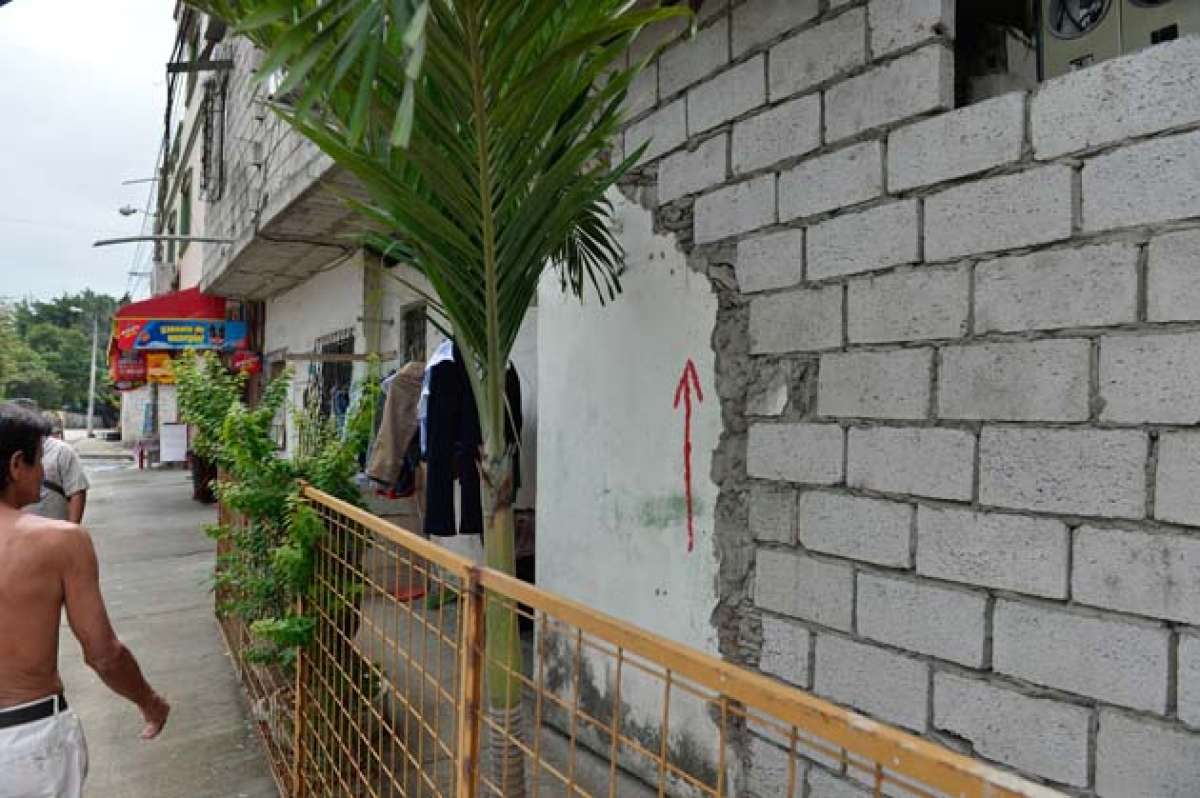 Los residentes de esta vivienda, en la Cooperativa Juan Pablo II, expresaron su preocupaci&oacute;n por el trayecto que tendr&iacute;a el viaducto. La casa est&aacute; pr&oacute;xima al sitio anunciado por las autoridades. Foto: William Orellana / El Tel&eacute;grafo