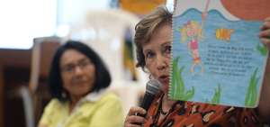 La escritora Margarita Barriga realiz&oacute; una din&aacute;mica de lectura teatralizada con su cuento M&iacute;a se va de paseo..