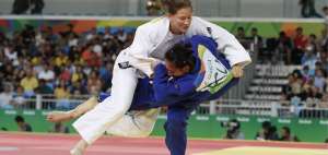 La ecuatoriana (azul) no pudo con la austriaca. 