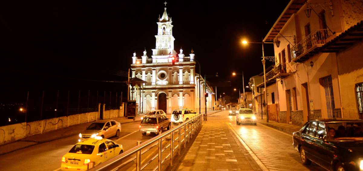 La Iglesia de Todos Santos, donde se inici&oacute; la convocatoria de la independencia, est&aacute; dentro del Centro Hist&oacute;rico y es considerada patrimonio de la ciudad. Hace 11 a&ntilde;os sufri&oacute; un incendio.