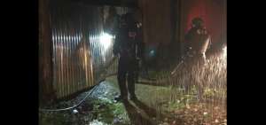 Agentes durante el operativo que desarticul&oacute; la banda.