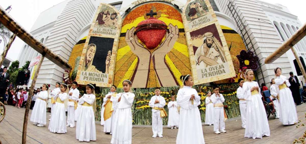 El Coro Diocesano y un grupo infantil generaron aplausos del p&uacute;blico con c&aacute;nticos espirituales y danzas.