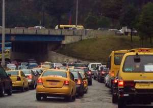 En el sector del Tr&eacute;bol se dio gran presencia de automotores que ven&iacute;an desde el sur y del Valle de los Chillos. Foto: Geovanna Melendres/ EL TEL&Eacute;GRAFO.