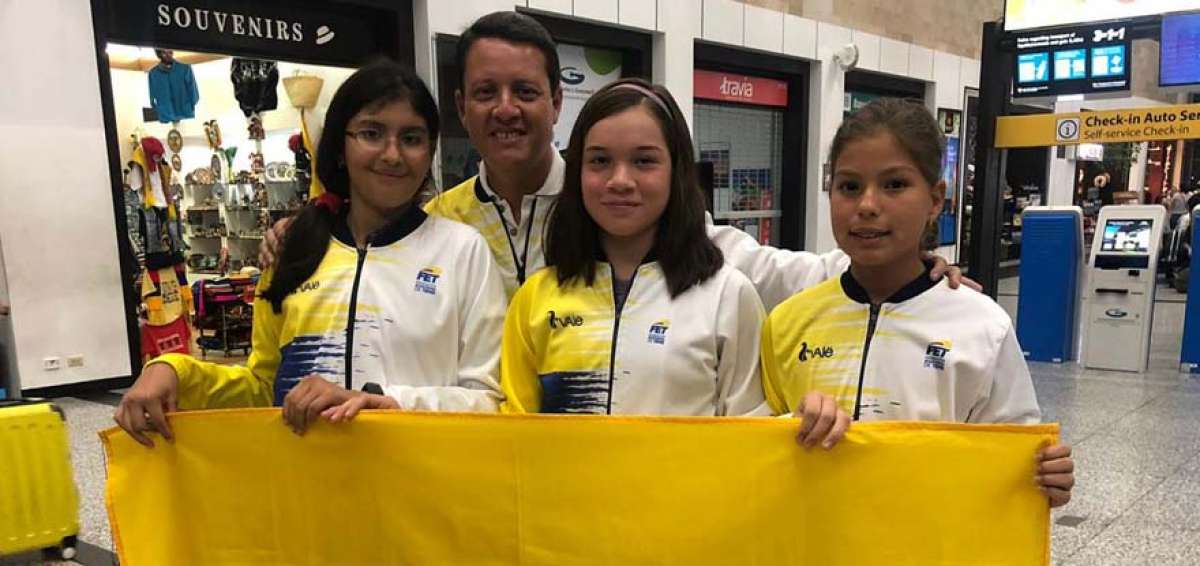 El equipo de damas sub-12 del Ecuador lo conforman Valentina Vargas, Carolina Guerrero y Mar&iacute;a Victoria Robles; Manuel Balda las acompa&ntilde;a.