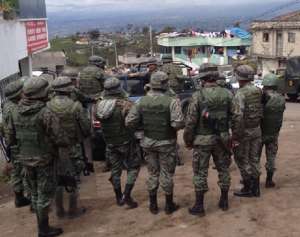 En la zona se trata de llegar a un acuerdo para su liberaci&oacute;n. Foto: Roberto Ch&aacute;vez / El Tel&eacute;grafo 