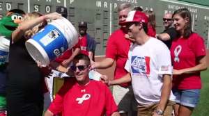 Jugador que inspir&oacute; el IceBucket Challenge tambi&eacute;n se ba&ntilde;&oacute; en agua fr&iacute;a