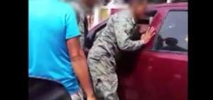 La agresi&oacute;n se habr&iacute;a producido el viernes pasado y, seg&uacute;n el conductor, los militares estuvieron en estado et&iacute;lico y por ello no quiso transportarlos.