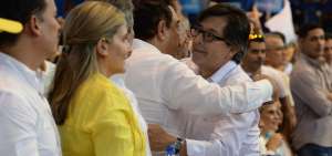 C&eacute;sar Mont&uacute;far abraza a Jaime Nebot durante la convenci&oacute;n de la ahora extinta La Unidad, en septiembre pasado. 