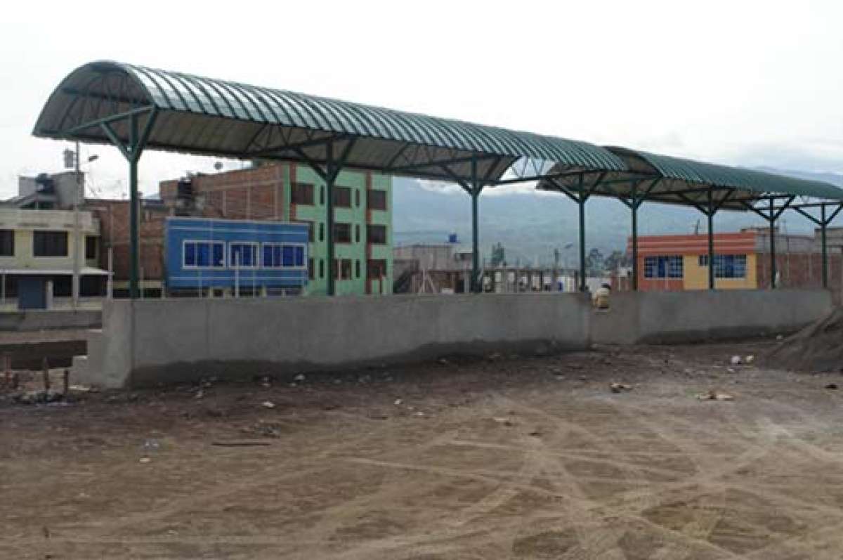 Los trabajos empezaron y concluir&aacute;n en el caso del barrio Los Altares, en 90 d&iacute;as. FOTO: ELIZABET MAGGI