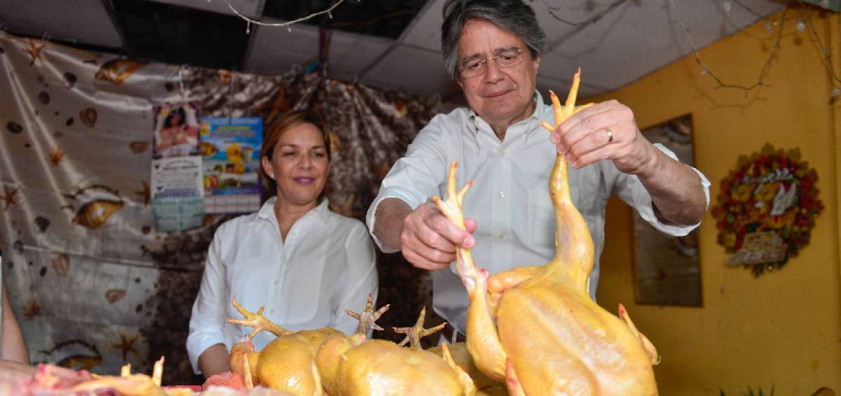 Guillermo Lasso visit&oacute; negocios y barrios populares de Guayaquil