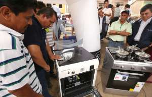 El Enlace 432 se llev&oacute; a cabo en Puerto L&oacute;pez, donde se instal&oacute; una feria ciudadana para informar los beneficios de las cocinas de inducci&oacute;n. Foto: Presidencia 