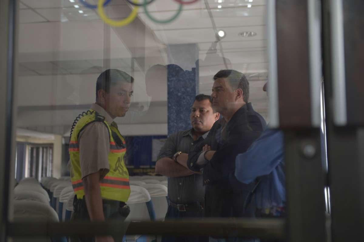 Augusto Mor&aacute;n logr&oacute; ingresar a su oficina y espera que todo vuelva a la normalidad. Foto: William Orellana / El Tel&eacute;grafo