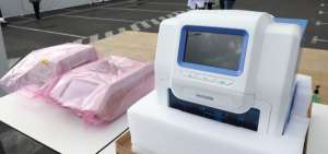 M&aacute;quinas para procesamiento de pruebas por coronavirus se entregaron en Quito