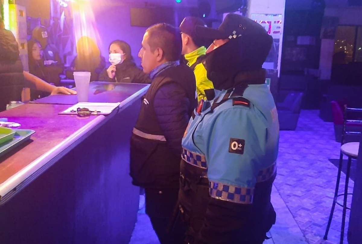 La Intendencia de Policía de Pichincha clausuró un centro de diversión nocturna, en Quito.