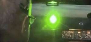 El haz de luz de un puntero l&aacute;ser puede alcanzar los 1.800 metros de distancia, con la capacidad de iluminar la cabina de una aeronave y desorientar al piloto.