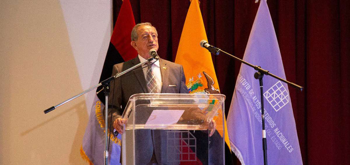 El ministro de Defensa, Oswaldo Jarr&iacute;n, fue el expositor de una conferencia sobre la nueva Ley de Seguridad Mar&iacute;tima.