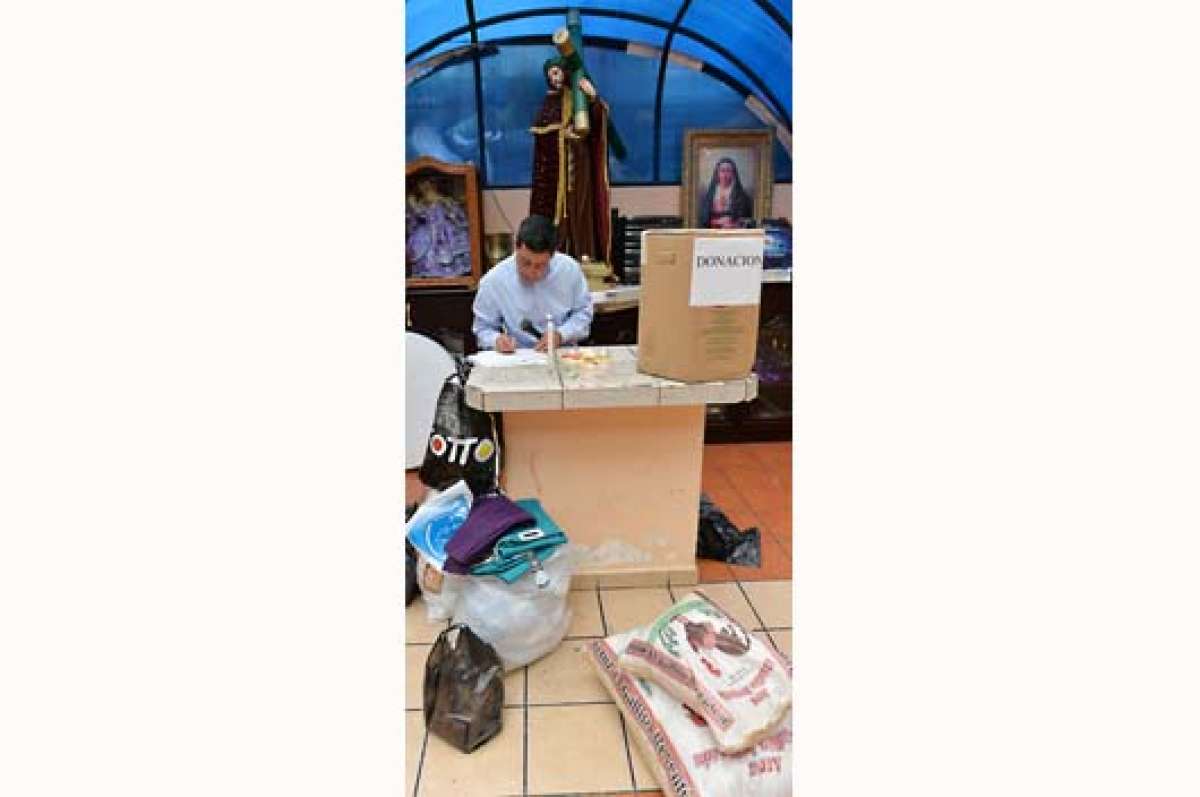 En el mercado Modelo, los dirigentes motivaron a la gente a contribuir. FOTO: ROBERTO CHAVEZ
