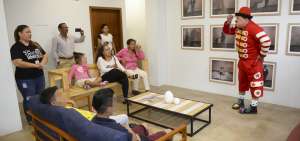 En el albergue Dr. Antonio L&oacute;pez Bermeo se present&oacute; el payaso Chuchito, gracias a la Fundaci&oacute;n Fuerza Dorian. 