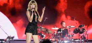"Fue un agarr&oacute;n evidente" de trasero, asegura Taylor Swift en el juicio