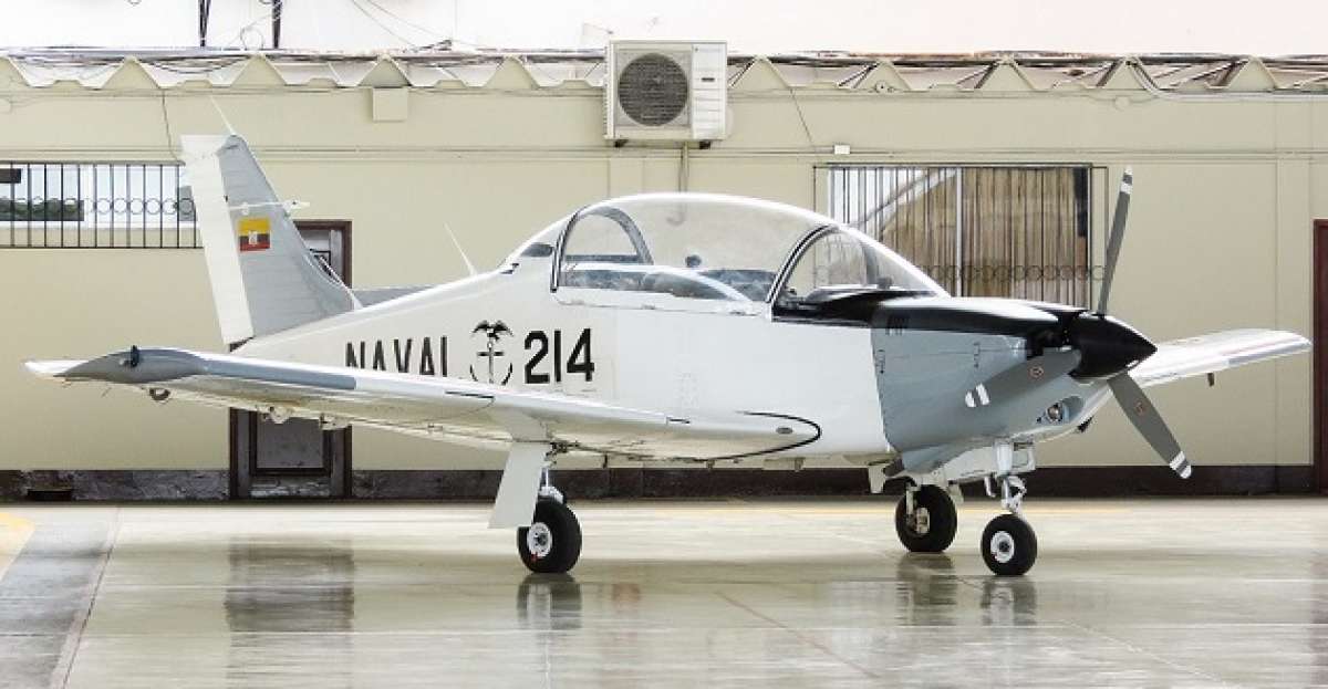 Una aeronave como esta sufri&oacute; un percance la ma&ntilde;ana de hoy. No hubo heridos. Foto: Cortes&iacute;a Armada del Ecuador. 
