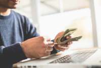 Cuatro maneras de ganar dinero en Internet