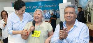 La presidenta del Comit&eacute; Interinstitucional del Plan Toda una vida, Roc&iacute;o Gonz&aacute;lez, junto al presidente Len&iacute;n Moreno.