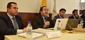 Carlos de la Torre, ministro de Econom&iacute;a y Finanzas, durante su comparecencia con la Comisi&oacute;n Especializada de R&eacute;gimen Econ&oacute;mico y Tributario y su Regulaci&oacute;n y Control.