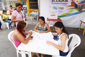 Desde las 09:00 se instalaron las mesas en los 26 barrios para que sufraguen los ciudadanos. Foto: Karly Torres / El Tel&eacute;grafo