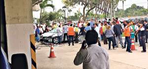 La ca&iacute;da del automotor se dio desde el parqueadero elevado del centro comercial.